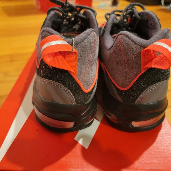 Sneakers - Picture 4 of 11